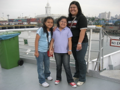 Ate Joy, me & Ate Lou aboard Doulos